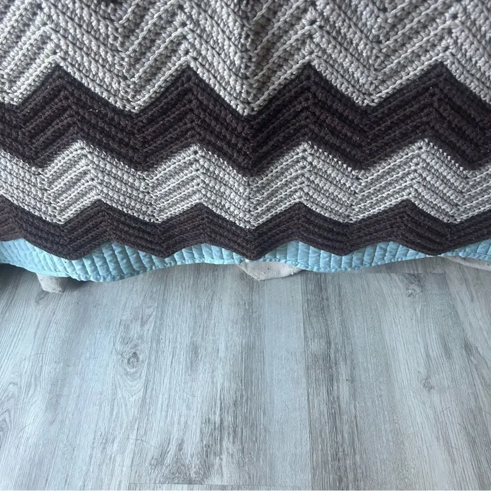 vintage 70s Brown and Cream Beige Chevron Afghan Blanket Throw Grandma